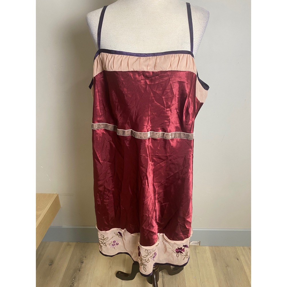 Cacique Burgundy Satin Floral Embroidered Chemise Nightgown Size 18/20